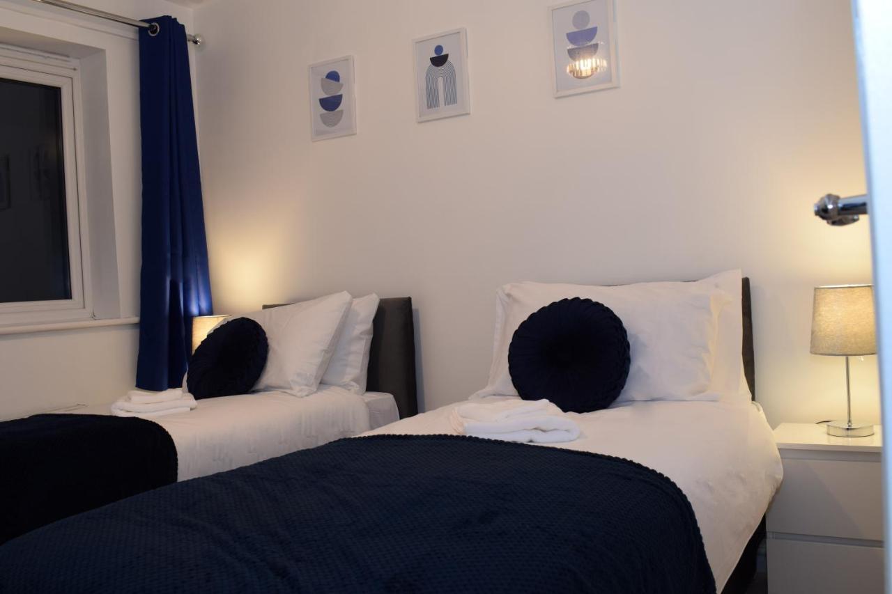 Modern 3 Bed House Apartment Wolverhampton Exterior photo