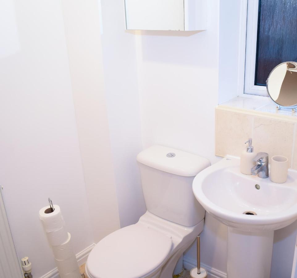 Modern 3 Bed House Apartment Wolverhampton Exterior photo