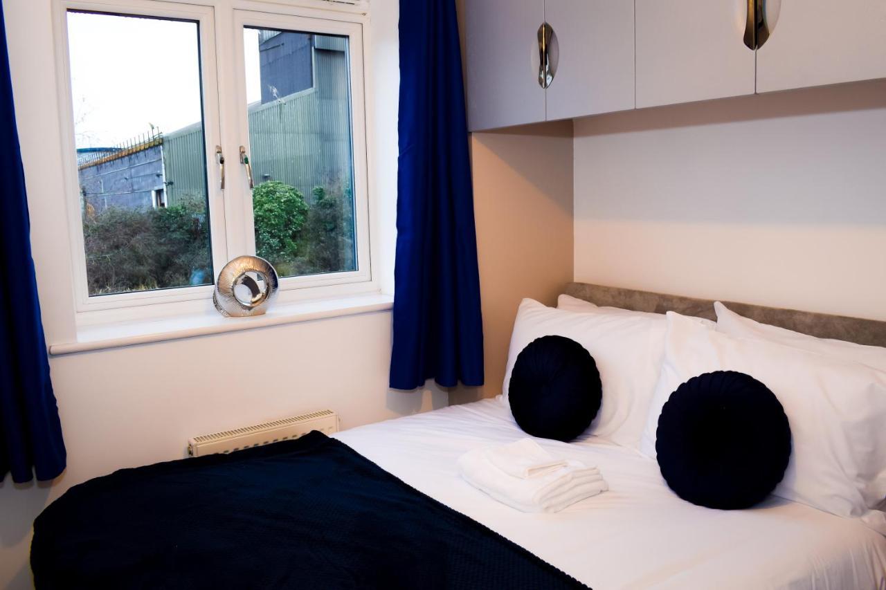 Modern 3 Bed House Apartment Wolverhampton Exterior photo