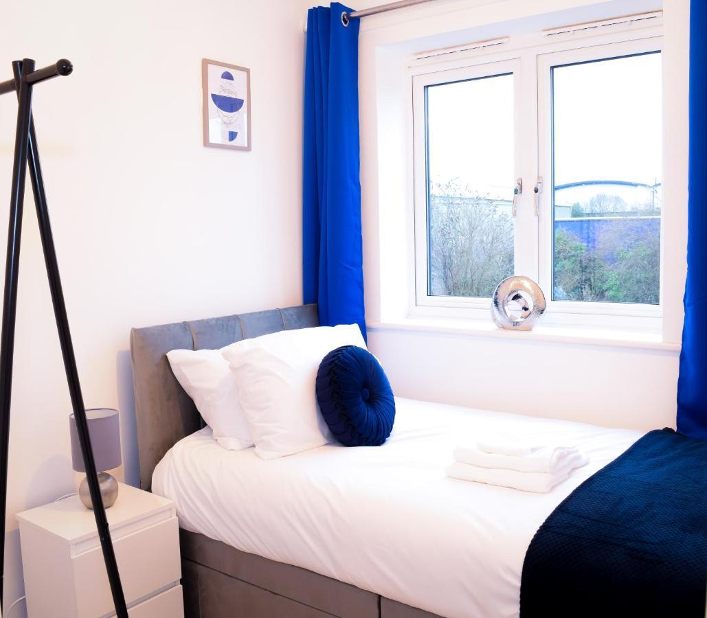 Modern 3 Bed House Apartment Wolverhampton Exterior photo