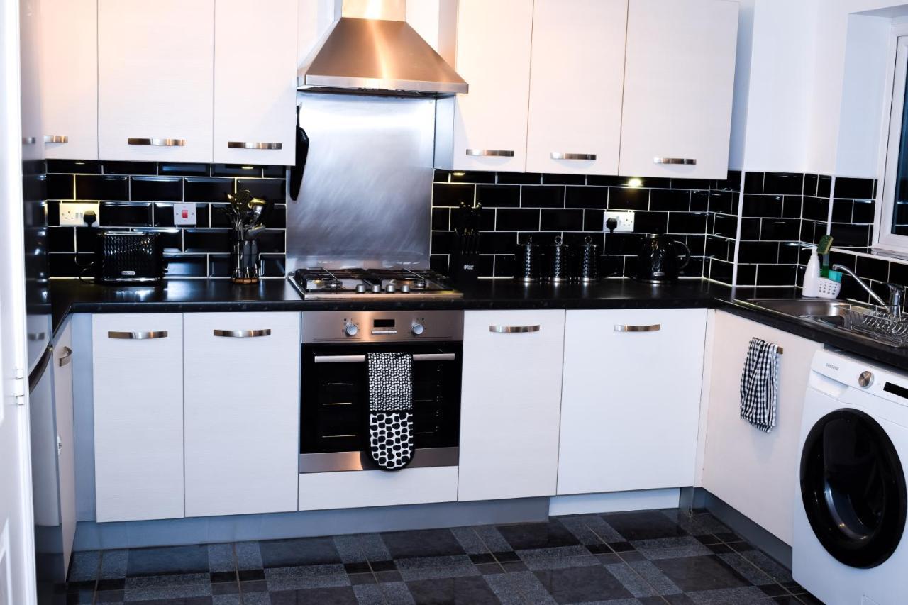 Modern 3 Bed House Apartment Wolverhampton Exterior photo